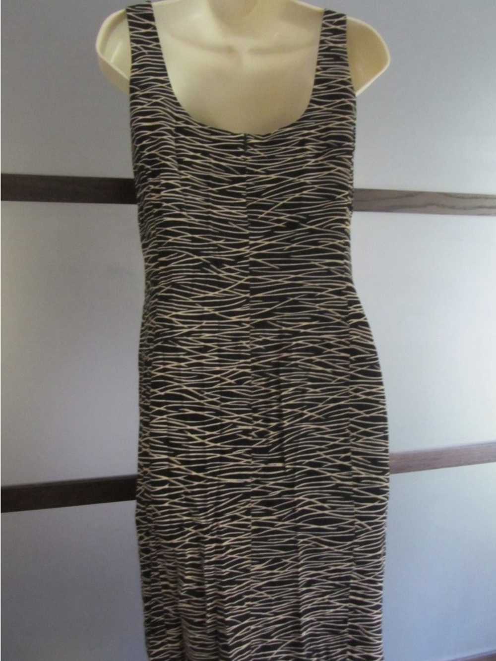 Jones New York Black and Cream Sleeveless Patterned Dress